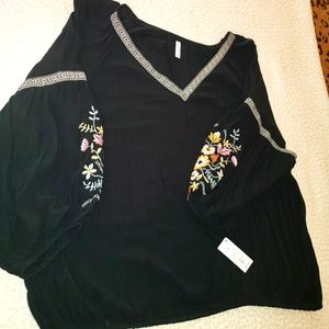 Black top flower billow sleeves